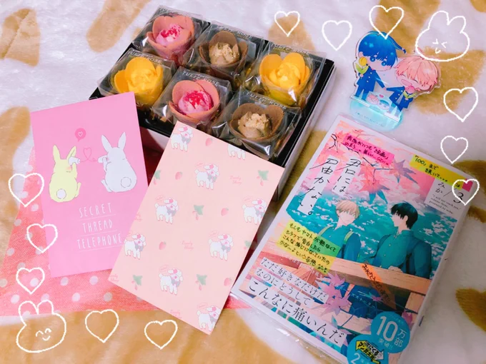可愛いお菓子と付箋本をいただいてしまいました…❣️付箋本はお友達とご協力して作って下さったそうで、作るのとても大変だったろうな…と思いますが、コマの一つ一つに感想をいただけてとても感激です‼️?お菓子はチューリップの形でとっても可愛い…!?素敵なプレゼントをありがとうございました? 