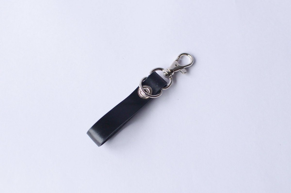 KENCRAF10's tweet photo. 【本革 キーホルダーストラップ 栃木レザー キャメル】

商品の投稿を失礼致します。
低価格で皆様にご提供出来るように値段設定をしました。

◆販売サイト
https://t.co/3zF3D4vtKF

#kencraft #ケンクラフト #おしゃれ #かっこいい  #ブラック #キーホルダー #キーリング #キーケース  #便利グッズ https://t.co/5U8B3L0YOl