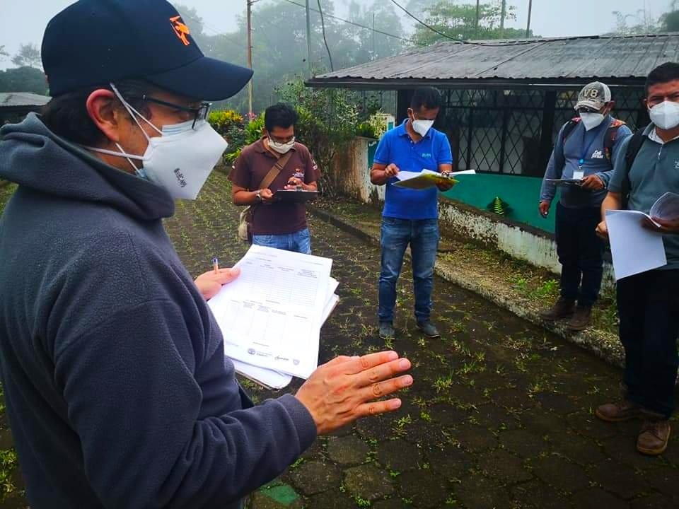 EducacionZ2_Ec's tweet photo. #SíALaEducación | La Unidad Educativa Vicente Anda Aguirre  cumple con la fase de diagnóstico y recopilación de información para el desarrollo de proyectos sostenibles y auto sustentables del programa Colegios Agropecuarios. Distrito 17D12 #PedroVicenteMaldonado #JuntosAprendemos https://t.co/199GRbaTlK