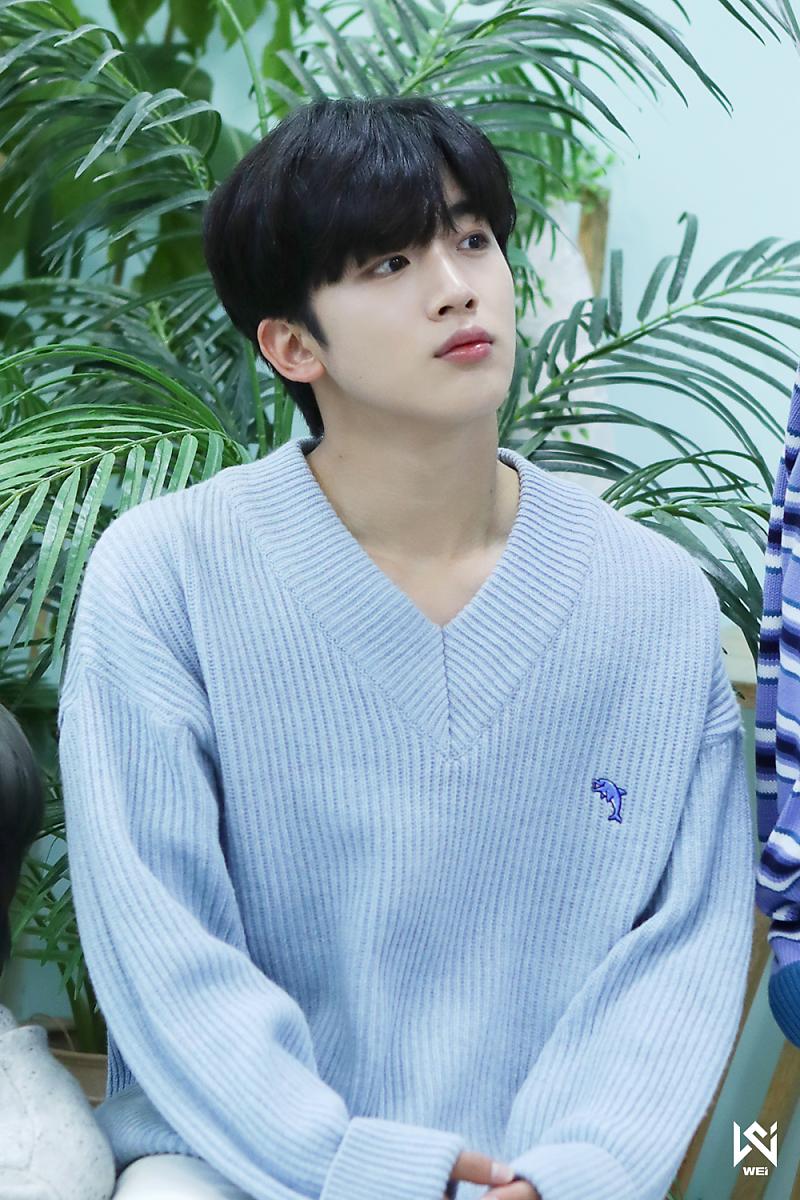 SupportKimYohan's tweet photo. [📸] 23.10.20 - Atualização da Oui no Naver. 

"Yohan passa uma atmosfera tão boa..."

#KIMYOHAN #YOHAN #김요한 
#위아이 #WEi @WEi__Official https://t.co/uUO8s9CMcz