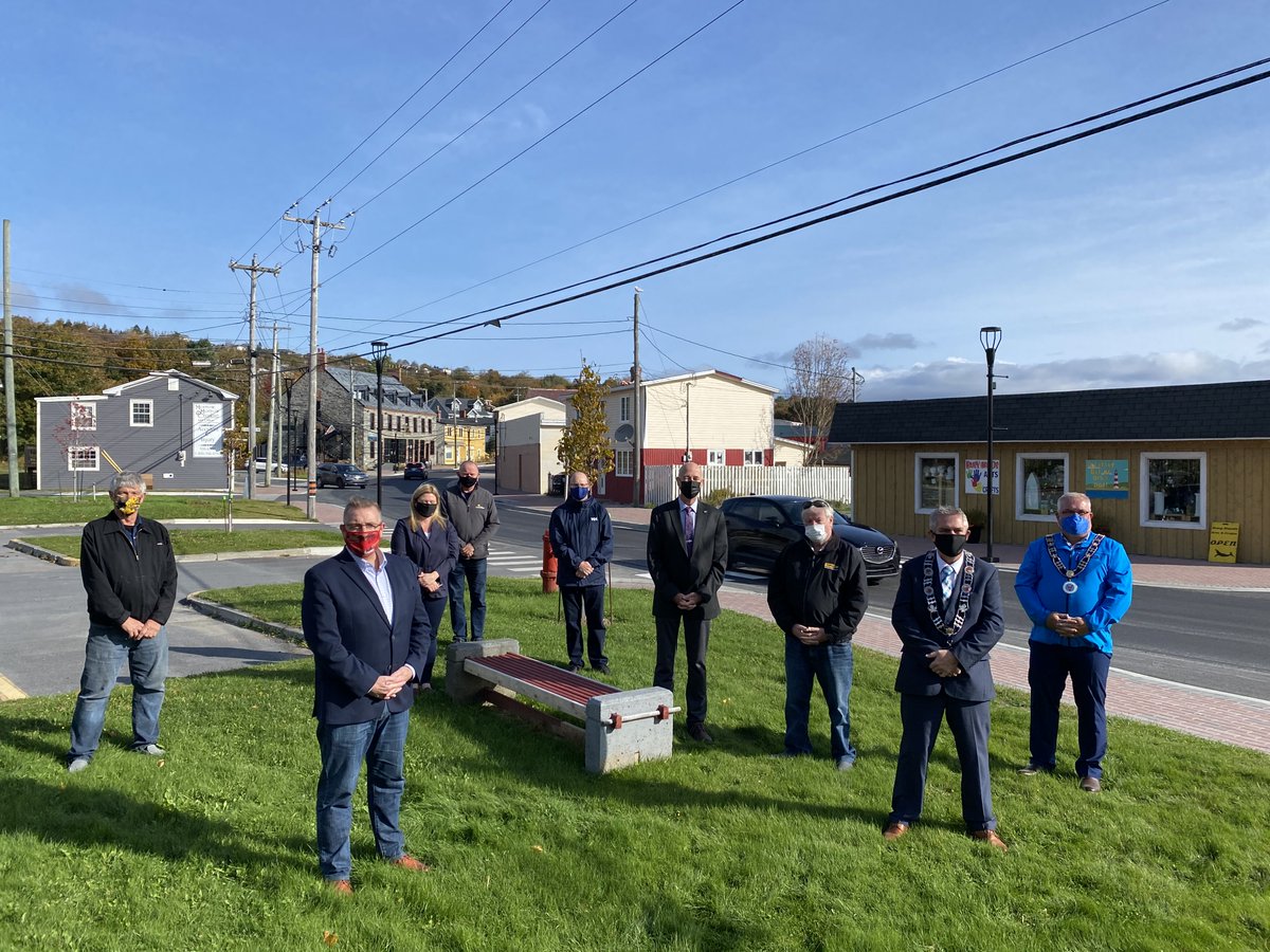 It is a pleasure to announce more than $1 Million dollars in federal funding for four green infrastructure projects in the towns of Carbonear and Victoria this morning! (Thread)
