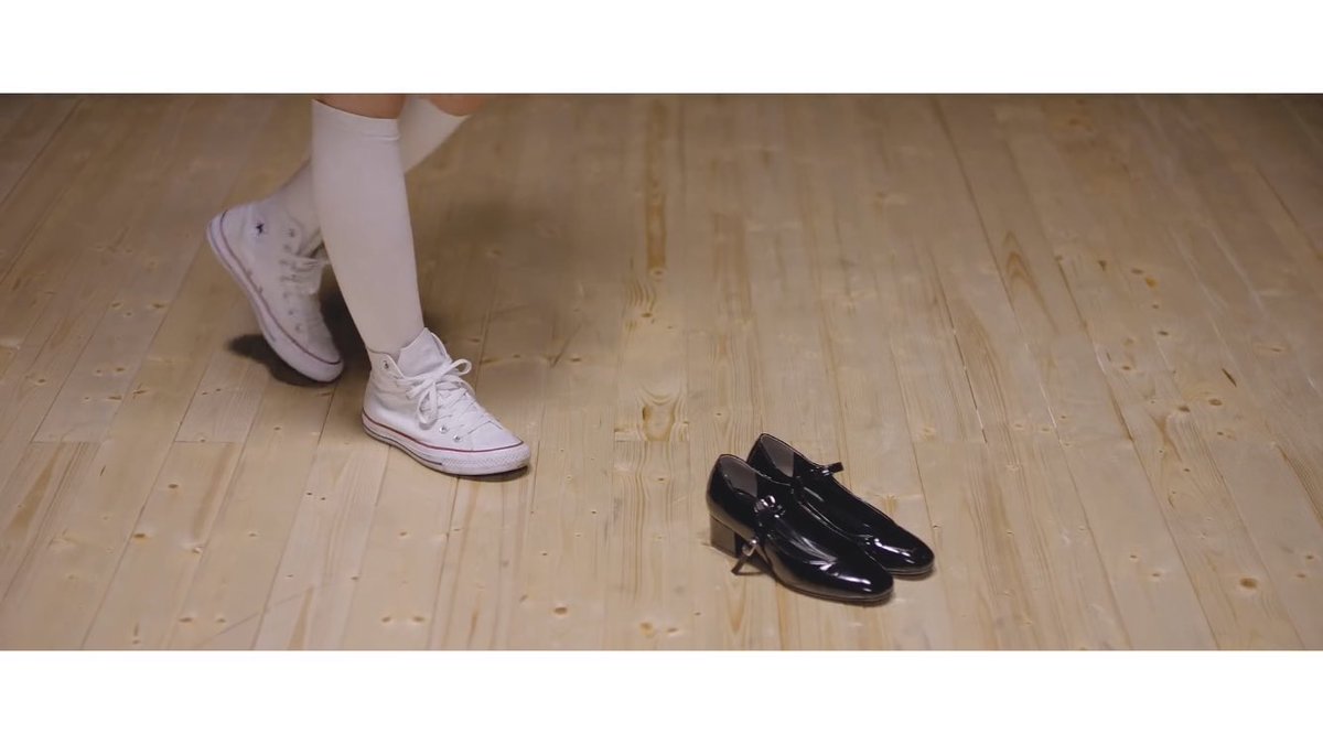 Another interesting thing is how she tries to fool US into thinking that shes Eve but when she bites the apple you get this shot of her changing shoes implying that she was already OUT of eden She didnt need the apple to do it bc she was already coming BACK from middle earth