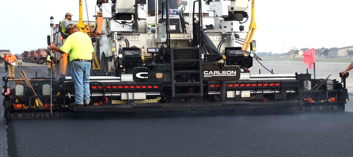 Carlson Paving Products’ EZR2 rear-mount screed achieves paving at widths up to 30 feet! Combining the extension support system with the bolt-on extension, the EZR2 can be built out to 22' in the 8-foot model and 30' in the 10-foot model. #Carlson #oneAstec #AstecIndustries