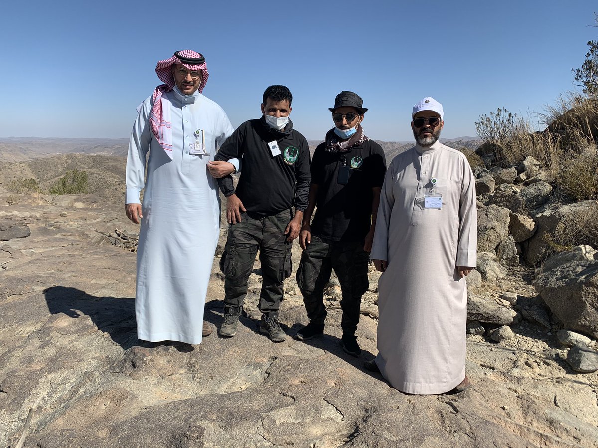 sadonk2's tweet photo. ما أجملك يا وطني .. في هذا اليوم الذي باشرت مع فريق العمل وجمعية السلام موقع حرائق غابات تنومة كان الكل يبادر بالدعم والمساندة منهم من أتى بالمشروبات ومنهم من أتى بالذبائح والولائم ومنهم من عرض كل ما يمكن تقديمه وهكذا نتذوق اللحمة في الدفاع عن بيئة الوطن وثرواته البيئيةومكتسباته https://t.co/kWkyATwkRS