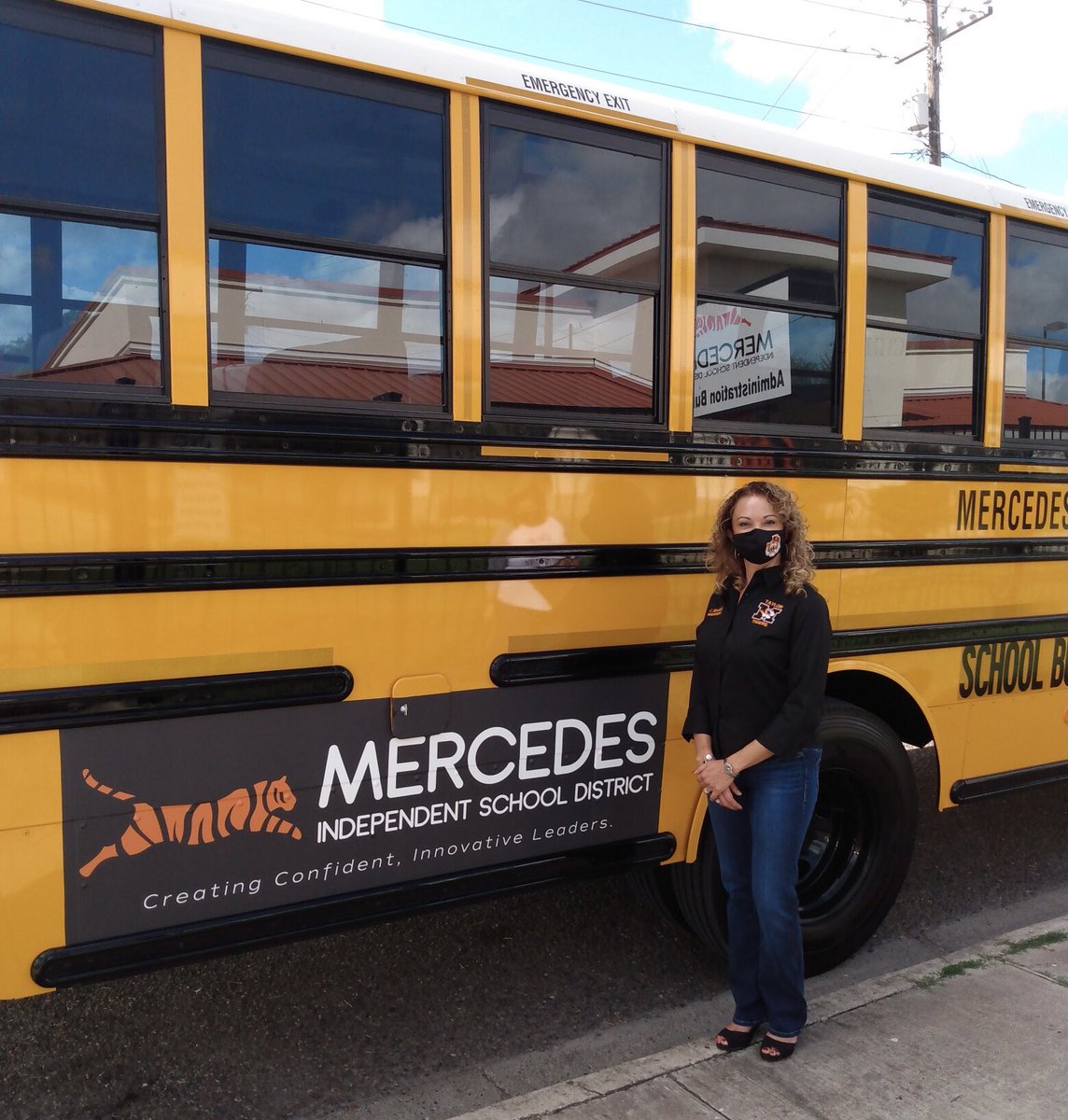 MISD_Trans_Dept's tweet photo. Proud of our bus decal wraps! Thank you, Mrs. Mendiola! #CreatingConfidentInnovativeLeaders #BusDriverPride https://t.co/HthPqrTb1X