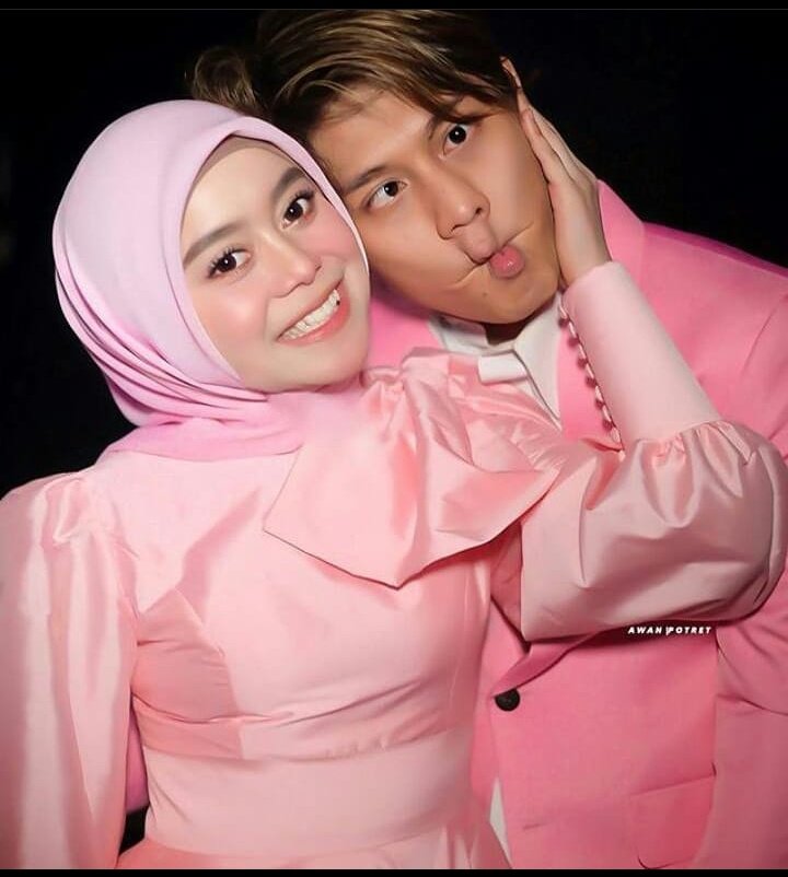 leslar_Diary's tweet photo. Kembar tapi tak sama,lha coba itu gmn... Awokawok😂😂
#leslar #lestybillar https://t.co/cZ3kvOoO3Y