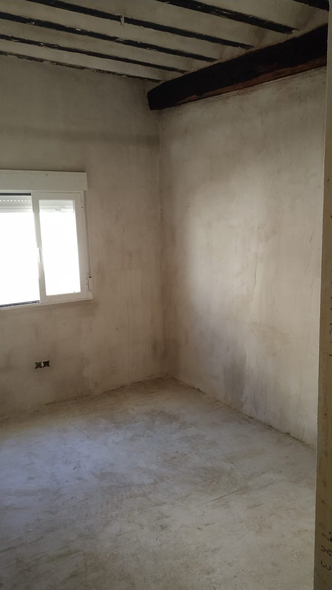 Facebook me recuerda que hace 4 años me pegué la paliza de mi vida echando cemento. Aún seguimos con la obra, pero algo hemos avanzado ☺️