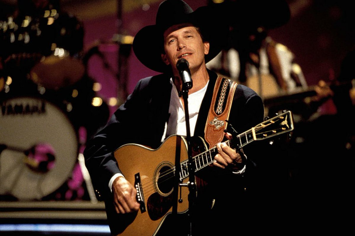 GeorgeStrait's tweet photo. "I see your face, and then I'm wrapped around your pretty, little finger again." 🎶  #Wrapped https://t.co/0BlKajoSqh