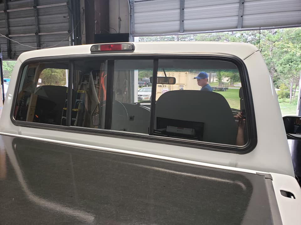thetintwizardnc's tweet photo. #CoolVu Transitional #Window Film, see it transition from light to dark when the truck is brought outside.
.
.
#thetintwizard #transitionalfilm #windowfilm #tintshop #jacksonvillenc #camplejeune #solarandsecurity https://t.co/4cZXyh9OEo