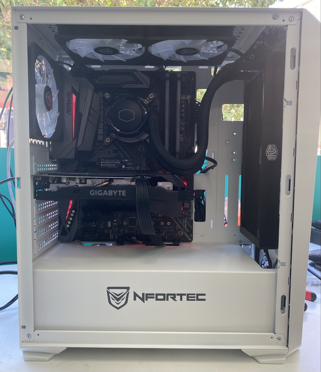 TiendasAPP's tweet photo. ¿Quieres un equipo gaming? Ven, somos los líderes en PCs a medida.
https://t.co/zYcgDxVXIq https://t.co/X0xlUyaIbx