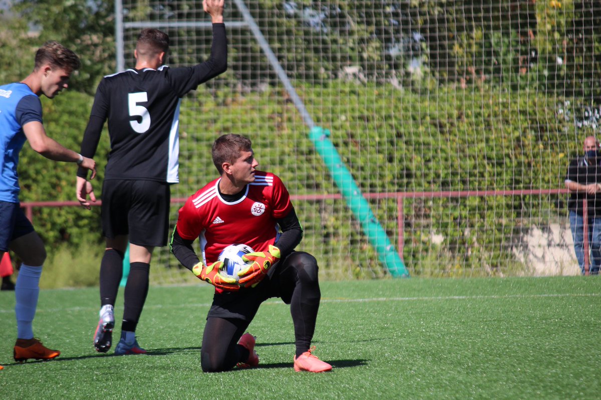 Competir y sentir el balón ⚽️ tanto en los pies como en las manos 🧤 .
Este domingo mas.
<a href="/uhlsportEs/">uhlsport España</a> <a href="/RicardoBoSan/">Ricardo BoSan</a>