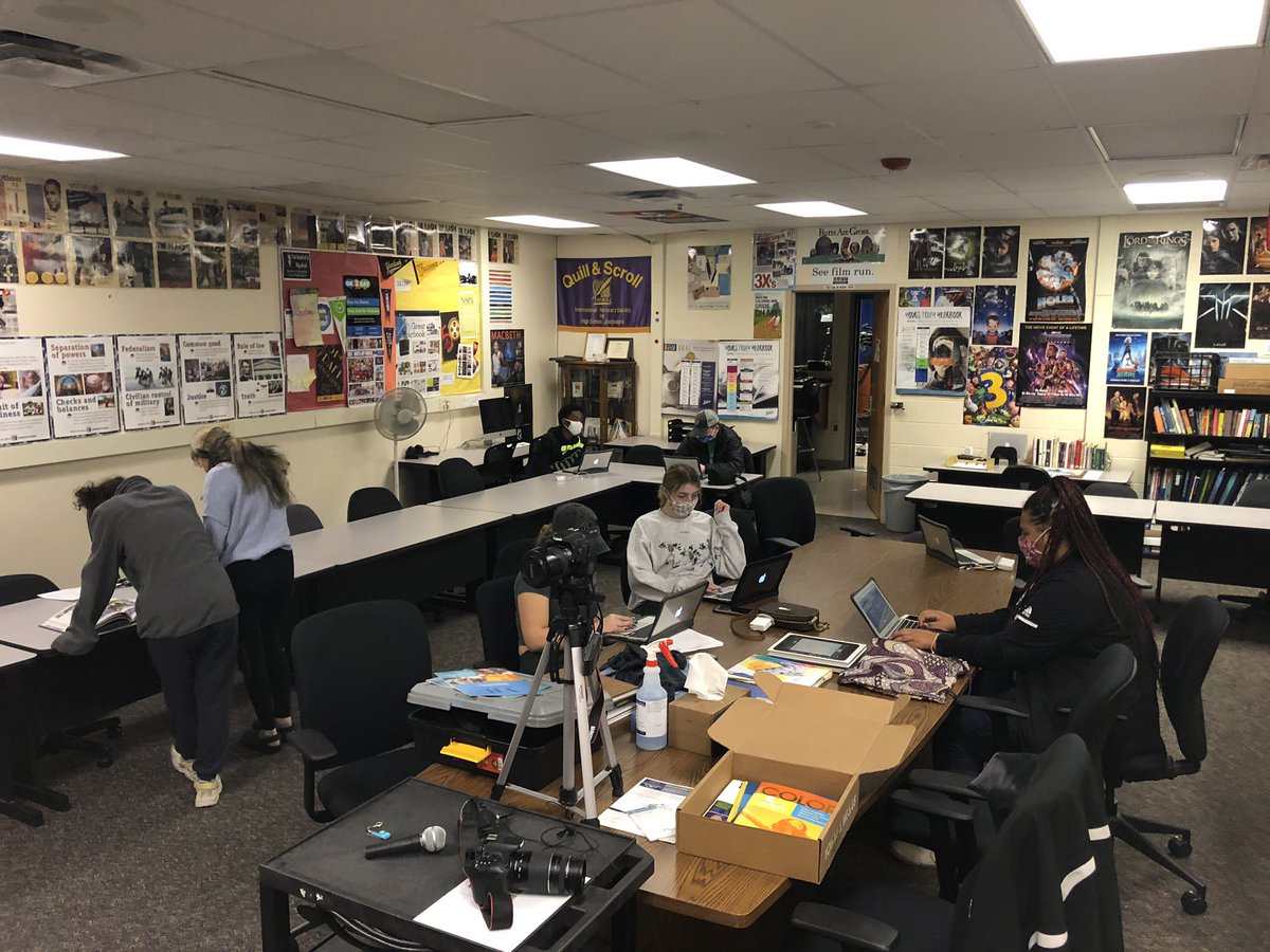 JamieJournalism's tweet photo. Team Yearbook in action in person. Love Friday work days. @FraserRambler @FHSTheFlash https://t.co/tBMpTYvJcH