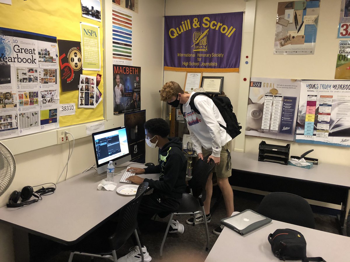 JamieJournalism's tweet photo. Team Yearbook in action in person. Love Friday work days. @FraserRambler @FHSTheFlash https://t.co/tBMpTYvJcH