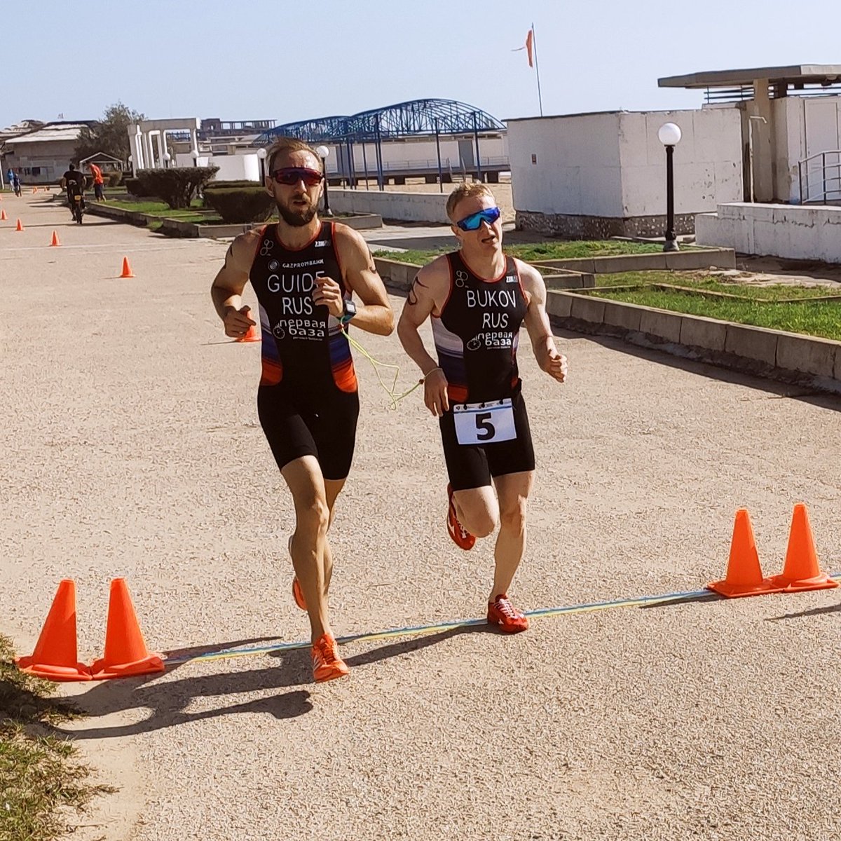 Паратриатлет Андрей Буков и лидер Артём Афанасьев стали чемпионами России по триатлону (спорт слепых).
"ЖелезныеЛюди" из Самары преодолели дистанцию"Спринт": плавание 750 м, велотандем 20 км, бег 5 км, - за 1 час 1 мин.58 сек. <a href="/E_Lapushkina/">Елена Лапушкина</a> <a href="/DvChekanov/">Дмитрий Чеканов</a> <a href="/samara_in/">Администрация Самары</a> <a href="/Adm_Okt_Samara/">Администрация Октябрьского внутригородского района</a>