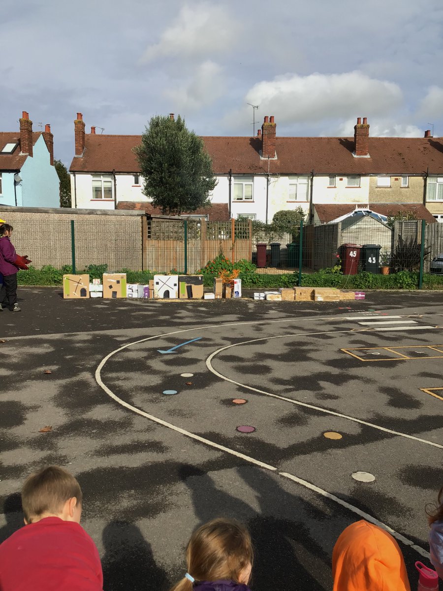 LancastrianInf1's tweet photo. Our great Fire of London re-enactment was fantastic today. We saw how the fire spread and how it was stopped. A great end to all of our learning this half term. https://t.co/Cb7uFlK8g9