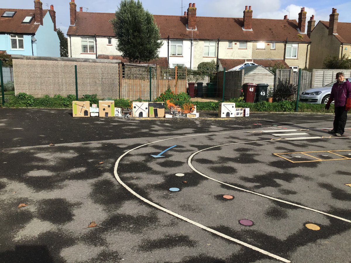 LancastrianInf1's tweet photo. Our great Fire of London re-enactment was fantastic today. We saw how the fire spread and how it was stopped. A great end to all of our learning this half term. https://t.co/Cb7uFlK8g9