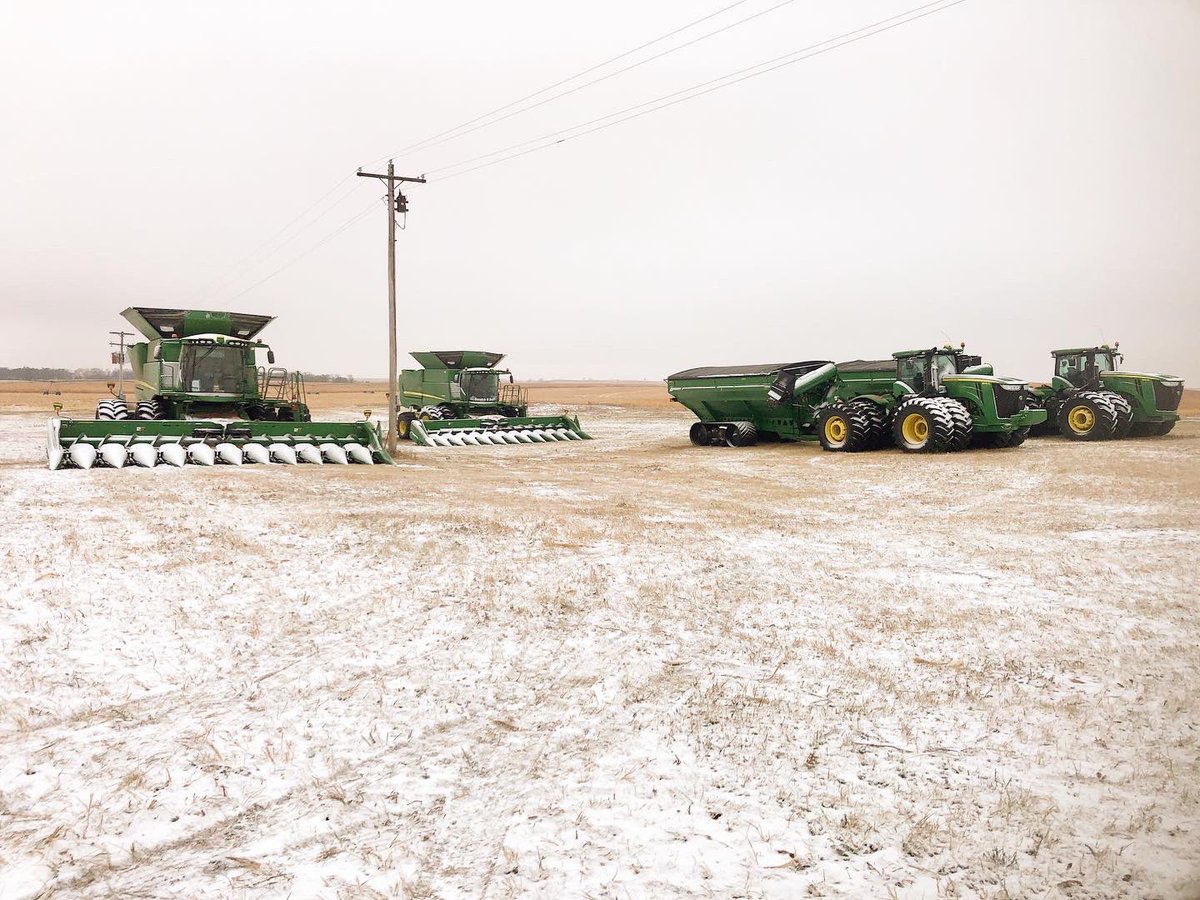 pgfarmsinc's tweet photo. Saw a few Deere this morning but not a whole lot of movement https://t.co/0K8oW02wgu