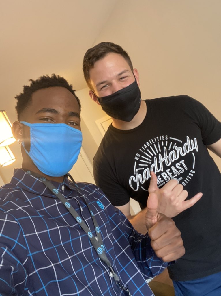 Steven just got back from Kuwait &amp; asked me if there was anyway he could leave me a good review for setting up his new iPhone 12, I said how about a selfie for Twitter 🤣 #IHX #LifeatATT #ATTEmployee