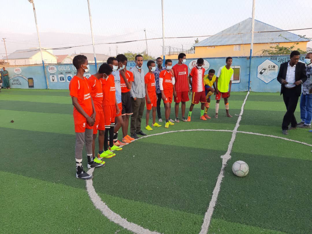 1WorldMarathon's tweet photo. HAPPENING RIGHT NOW!🔊
A group in Qardho City, Somalia, organized a tournament between 5 different middle schools.

The tournament finishes TODAY. Stay tuned for who would be the the league’s winners! 😃⚽️🎉
#StrongerTogether #OneWorldStrong #OneWorldMarathon #OWS #OWM #OWM2020 https://t.co/ILWLriLK5Y