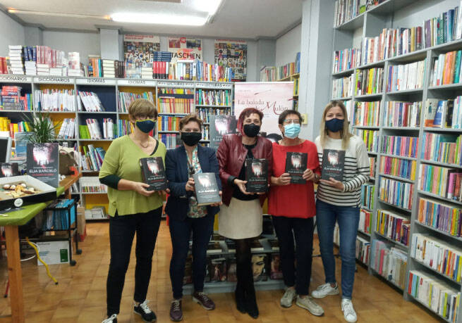 .<a href="/elia_barcelo/">Elia Barceló</a> presentará mañana #LaNocheDePlata a las 18h en el <a href="/CasinoEldense/">Casino Eldense</a>, pero hoy lo ha hecho ante la prensa alicantina. Así lo cuentan en <a href="/alicanteplaza/">Alicante Plaza</a> en este artículo: ow.ly/AIcD50C0Uyk