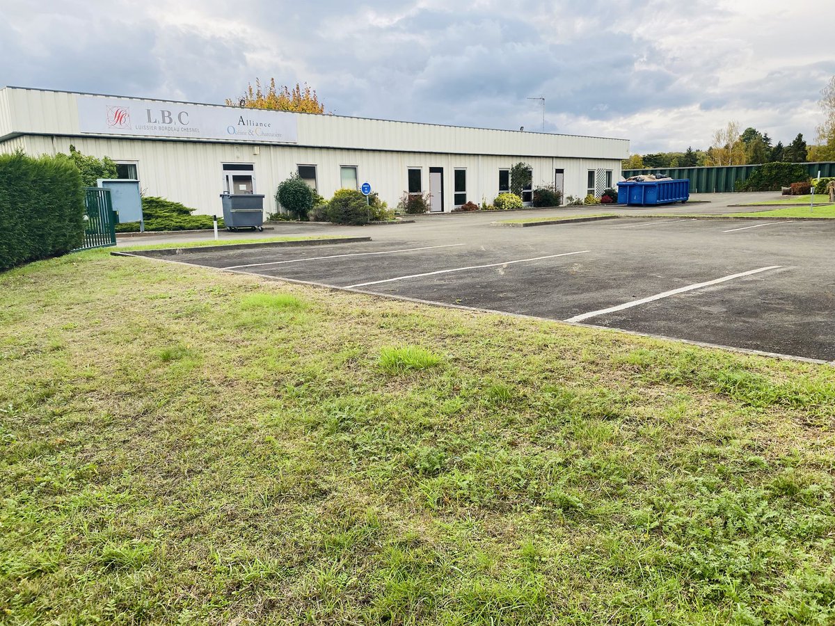 Bonne nouvelle chez Tradition Sarthoise, Réouverture début décembre dans des locaux provisoires 63 rue de la juiverie à 300m du centre, près de la caserne.
Toute l'équipe est impatiente de vous retrouver à très bientôt !!!