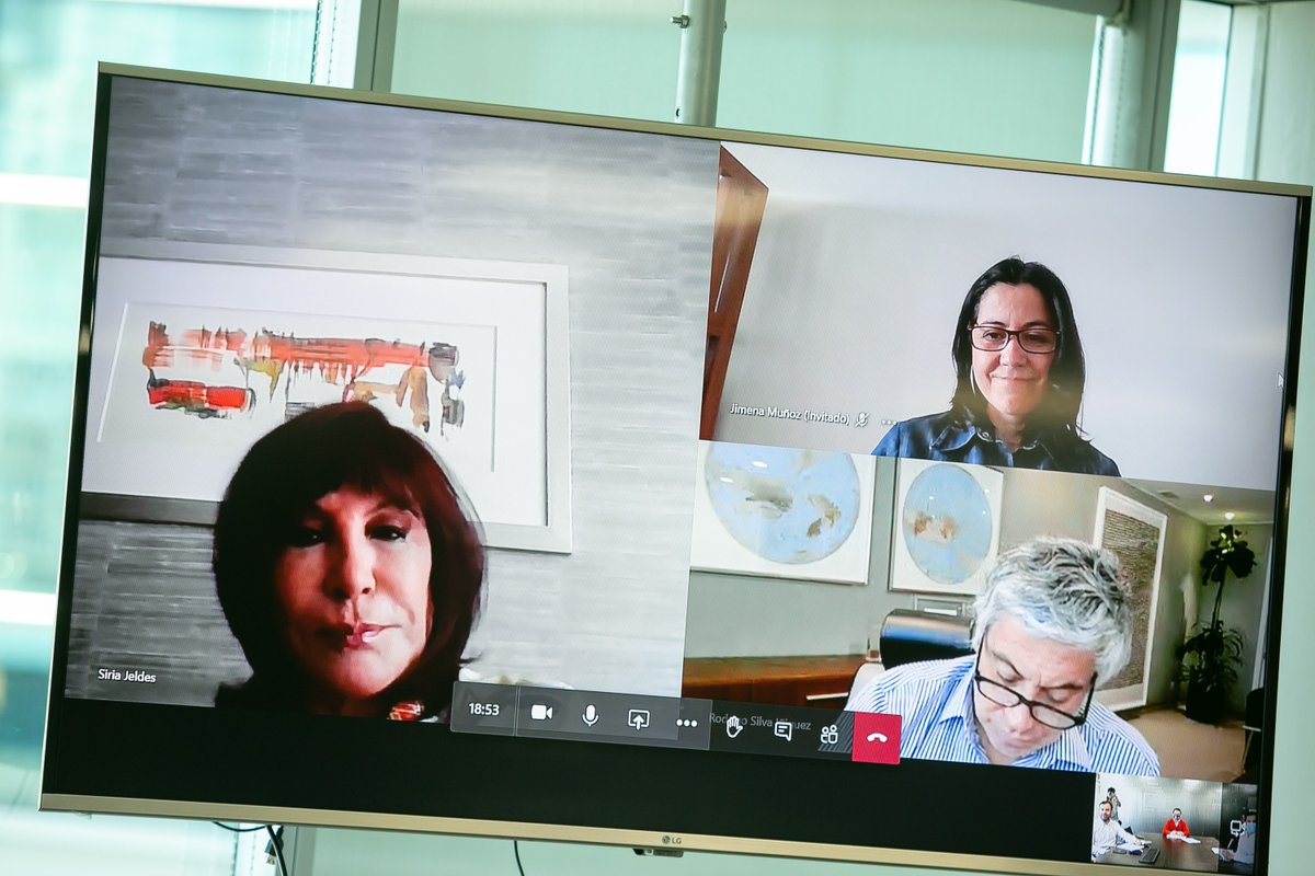 Hoy el subsecretario de Economía <a href="/ecarrasco_z/">Esteban Carrasco Zambrano</a> junto al jefe de la División de Asociatividad @eduardogarate y la presencia de <a href="/Coopeuch/">Coopeuch</a> encabezaron la primera sesión de la Mesa del Cooperativas, instancia público-privada para promover la colaboración con el sector cooperativo🙌🇨🇱