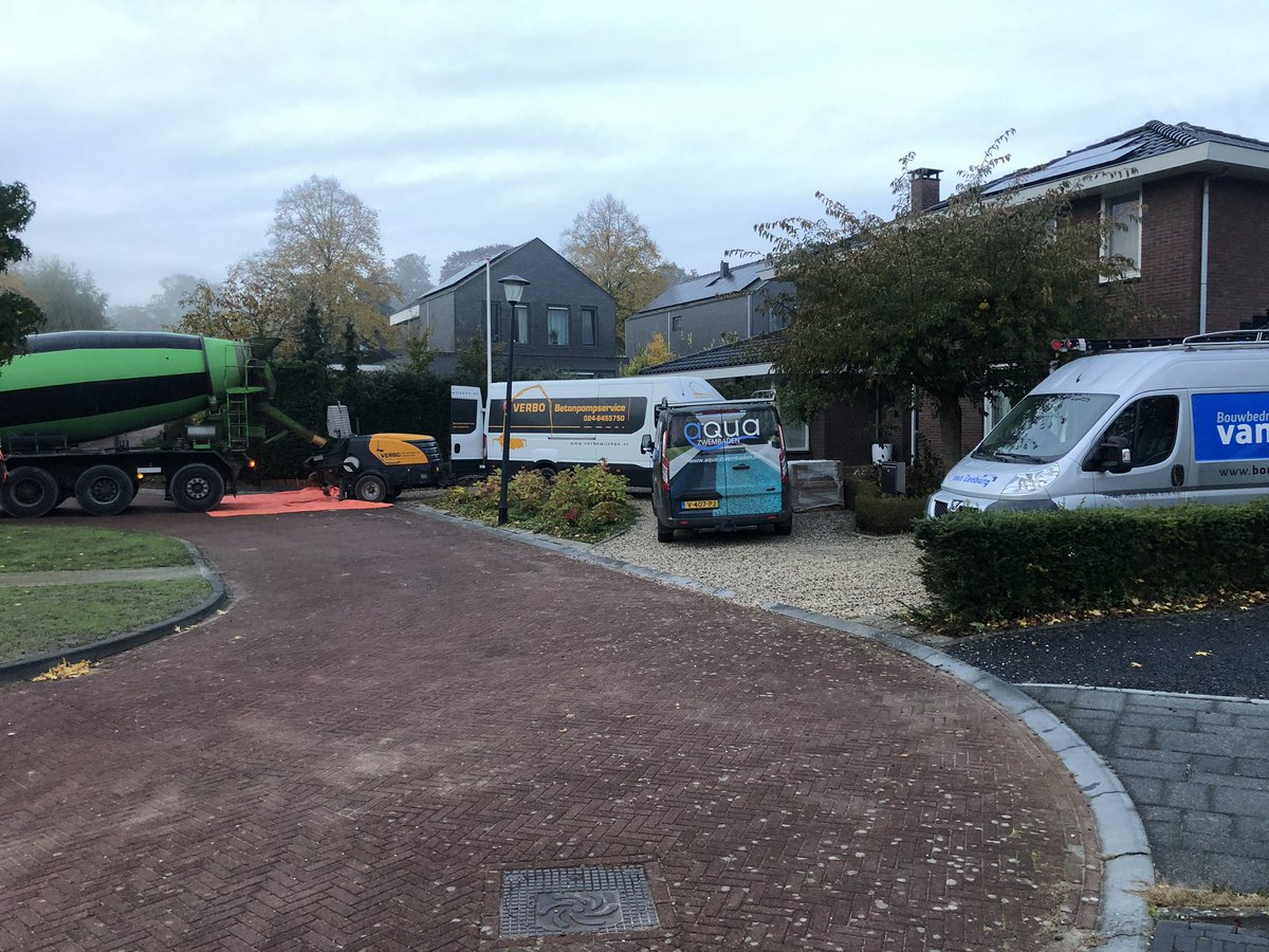 PimvanZeeburg's tweet photo. Weer een Betonvloer gerealiseerd voor aqua zwembaden Sander Jansen https://t.co/Y8a7emifH9
