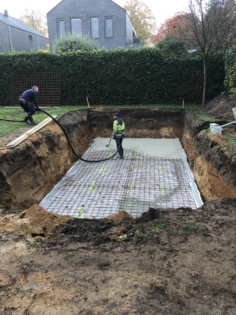 PimvanZeeburg's tweet photo. Weer een Betonvloer gerealiseerd voor aqua zwembaden Sander Jansen https://t.co/Y8a7emifH9