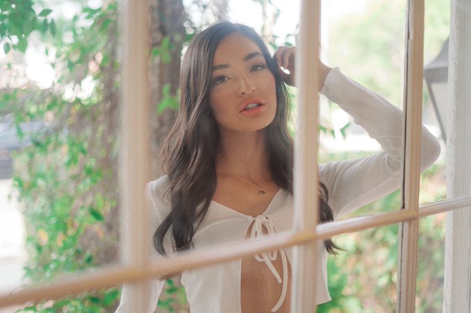 1 pic. Really been feeling myself 💜  https://t.co/PBW6ds3kfV https://t.co/NHlCzYBfrQ