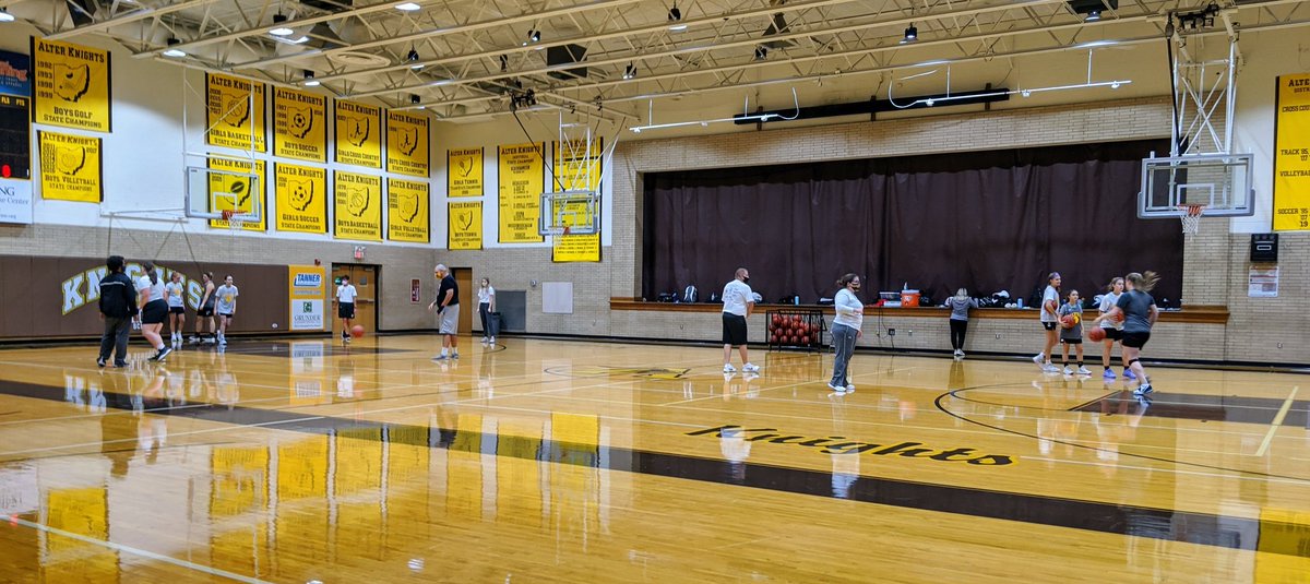 AlterGirlsBball's tweet photo. What a beautiful day to kick off our season! So excited for our new season ππ #GoALK #KnightPride βοΈ https://t.co/54s5pwsfyL