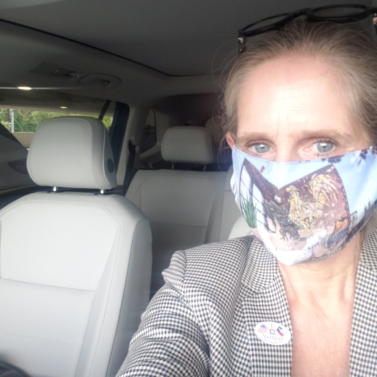 Annegatling's tweet photo. Thank you @HarrisVotes and @LinaHidalgoTX for an awesome voting experience! I could check wait times, choose my location, and even vote from my car--in and out in less than 15 min in between other stops. #lovetovote #texasblue https://t.co/SNppQO8Kzb