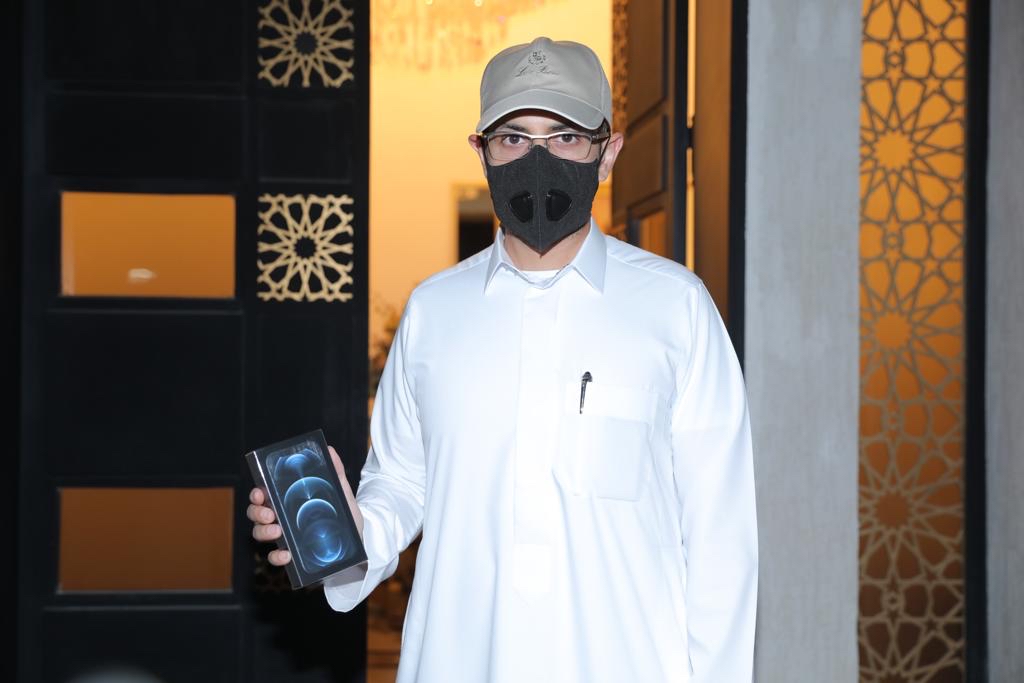 مبروك سلطان 👏🏻

أول عميل يحصل على iPhone 12 📱😍

واللي طلبه من تطبيق #mystc

اطلب جهازك الآن عبر التطبيق أو بزيارة أحد فروعنا 

stc.sa/mystc

مع توصيل سريع ومجاني 🚗