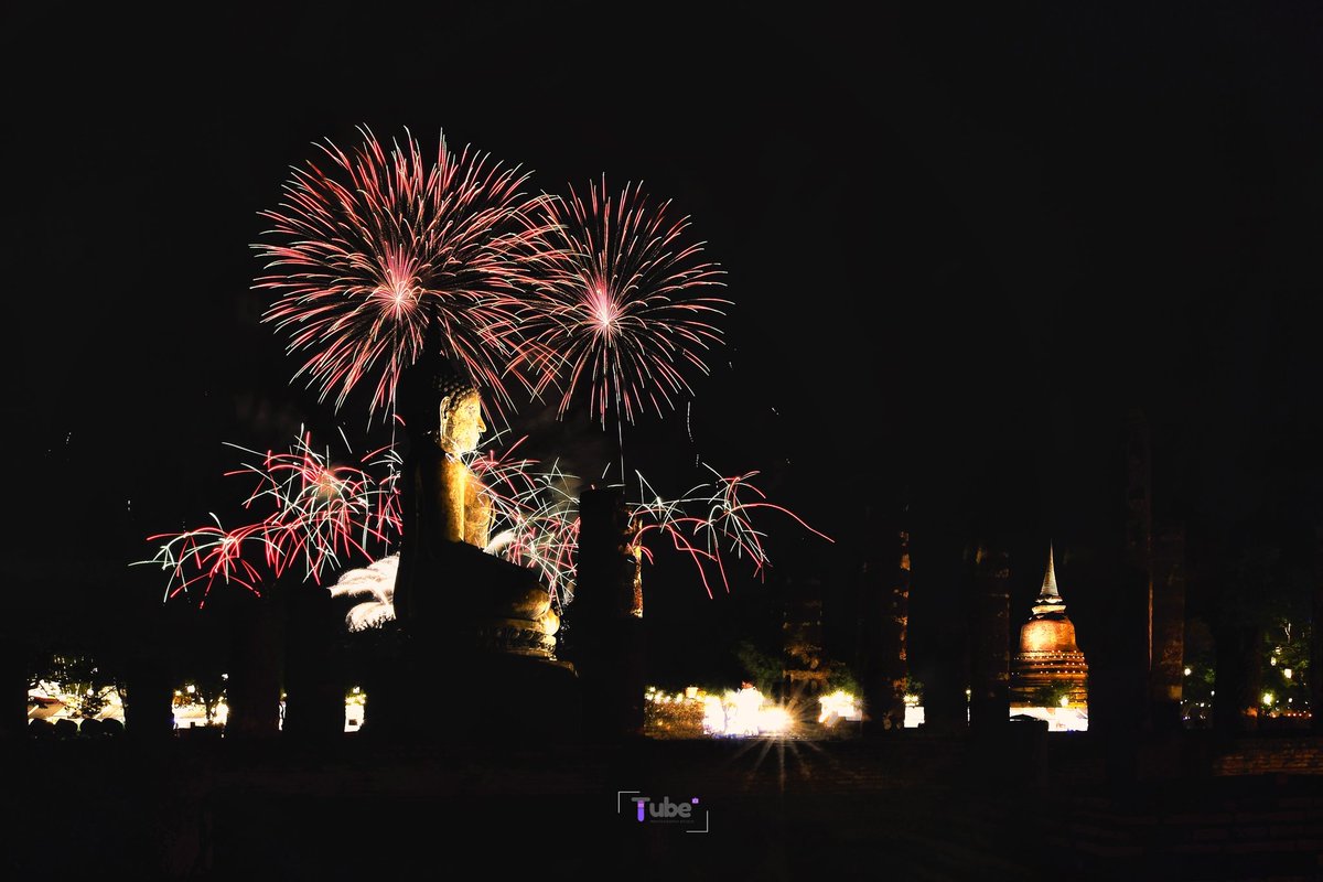 งานลอยกระทง เผาเทียนเล่นไฟ อุทยานประวัติศาสตร์สุโขทัย
