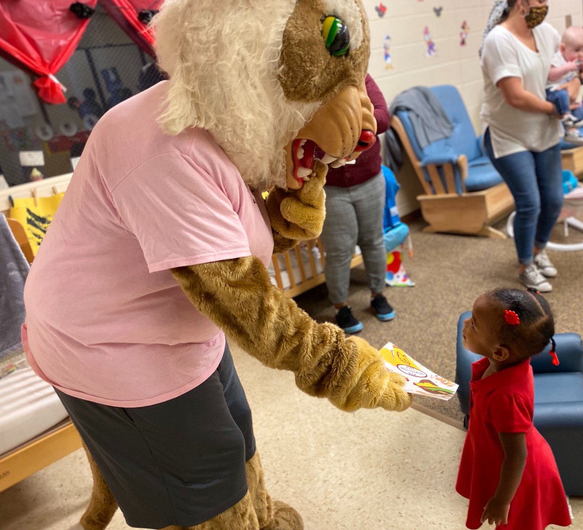 WildcatKidsClub's tweet photo. I was so excited to stop by the Early Childhood Lab School today and hand out our brand new coloring books to all these Little Wildcats! We're looking forward to handing out more to all the members of our Wildcat Kid's Club! Stay tuned for more!
W.C.Rivers🐾 #RRR🐾 #WEAREW1LDCATS https://t.co/nsxzIIksGb