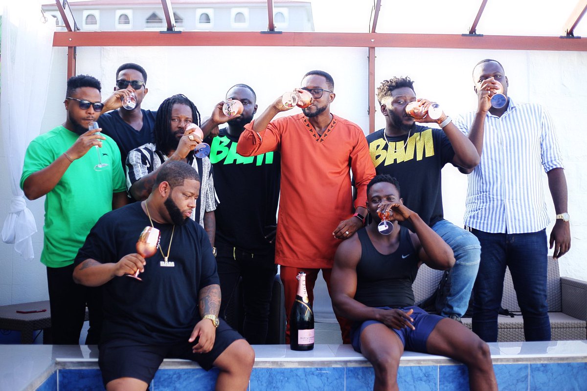 DBLACKGH's tweet photo. Signed , Sealed , Delivered !! D-Black x @Hennessy 🥃🥃🥃 https://t.co/xo7mjFyiS9
