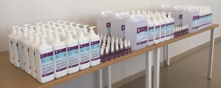 FeyatGultepe's tweet photo. OKULUMUZ KİMYA BÖLÜMÜ ÖĞRETMEN ve ÖĞRENCİLERİ  DEZENFEKTE ÜRETİMİ’NE BAŞLAMIŞTIR. EMEĞİ GEÇEN HERKESE TEŞEKKÜR EDİYORUM.....! @memetaslanOSB @valibilmez @HasanTevke @NecdetTakva @MetinOzabiler @rglglc @ismailssay https://t.co/abPegy7cJ7