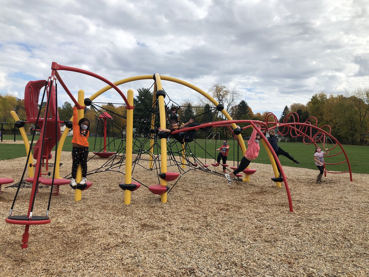 CroninBee's tweet photo. It’s another beautiful day at Van Buren Elementary! @BCSDBEES https://t.co/uF7hLWWdtN