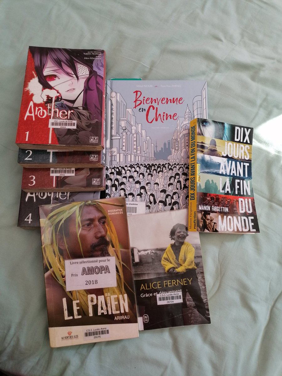 perrinechambaud's tweet photo. #VendrediLecture #profdocenvacances
Très éclectique 😊. La biographie romancée de Sunny Walker que j'ai eu la chance de rencontrer il y a peu. La BD sur la #chine est top pour une sélection thématique . Et puis on continue de préparer la rencontre avec @ManonFargetton https://t.co/TXm1lBb9mf