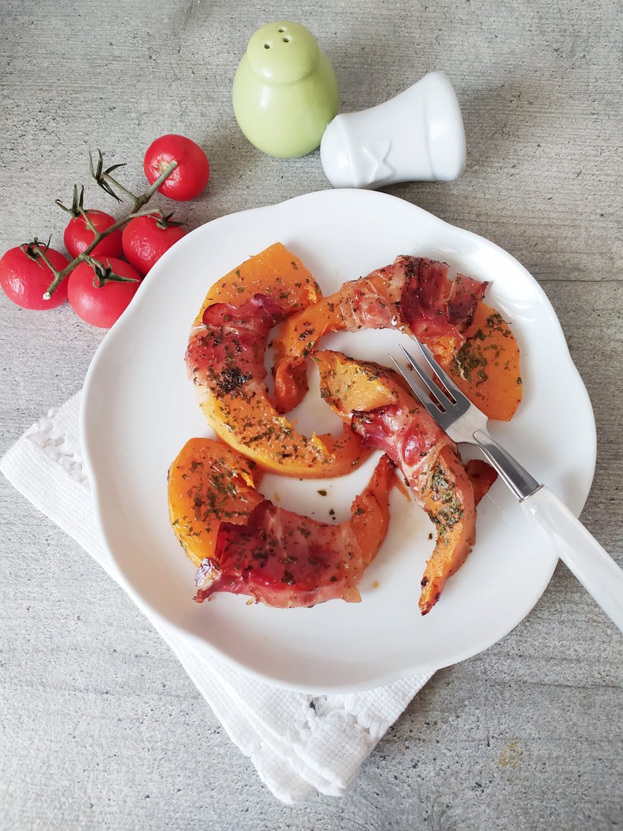 Ti piace la #zucca ? Allora prova questa #ricettafacile e #ricettacollaudata questa sera. Sono fettine di zucca avvolte nello #speckaffumicato 
Un idea facilissima e sfiziosa 
cucinaconclaudia.com/zucca-con-spec…