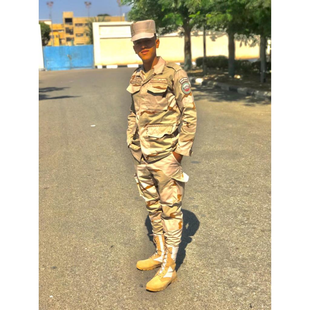 Brazilyanoo's tweet photo. سيبكو تكلو عيش 🥖 لحد ماخلص جيش 👨‍✈️ https://t.co/sxcjSnJ2Cw