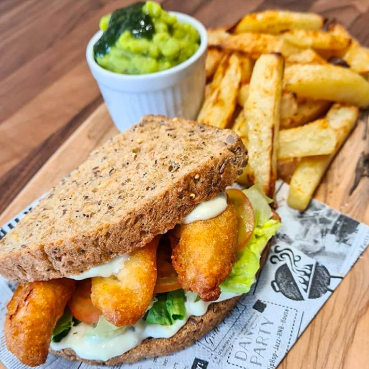 JacksonsBread's tweet photo. It’s Friday and that means fish ‘n’ chips! We’re loving the look of these fish goujons sandwiched between slices of our Super-Seeded Brown Bloomer with a side of mushy peas. Champion!
Who’s having fish and chips this Friday?
#FishFriday #FishAndChips #MushyPeas #JacksonsBread https://t.co/lgAzORbPRP