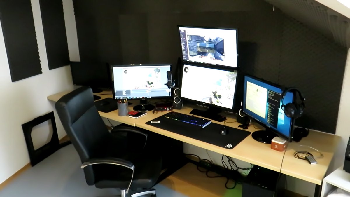 TrilluXe's tweet photo. 2006 noch auf Röhre, 2013 der YouTube-Start, 2016 in der ersten eigenen Wohnung und 2020 in der Schweiz - Das ist die Evolution meines Gaming-Setups!😁

Morgen quatschen wir in der @ZOWIE_EU #Masterclass im Stream über unsere Anfänge im Gaming. Habt ihr noch alte Bilder? #Werbung https://t.co/SS4EjuFShd