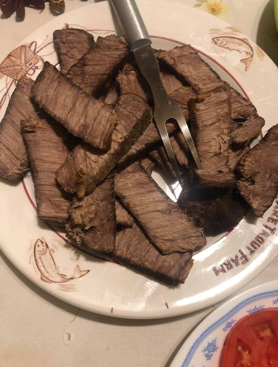 Alanzaleskii's tweet photo. Todos concordam que carne mal passada é melhor https://t.co/9PQ1S4FgCk
