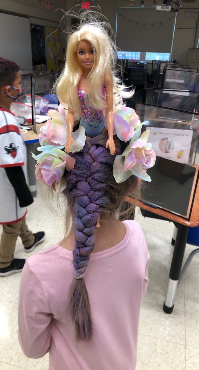 AciernoMiss's tweet photo. Crazy hair day!! This is my favorite look today. https://t.co/wTbyPuDw6Z