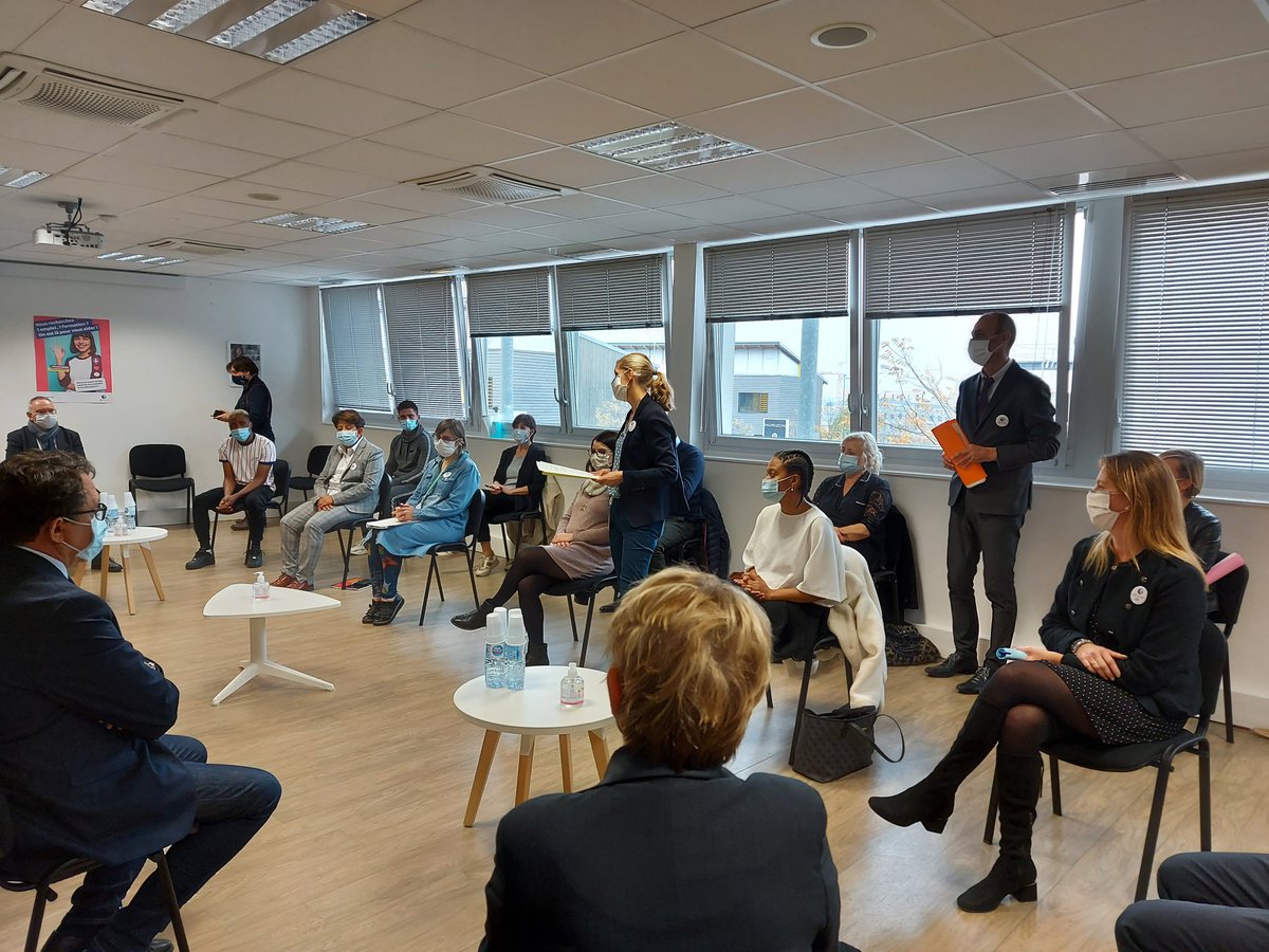 Présentation de <a href="/jf_locatelli/">JF LOCATELLI</a> et <a href="/SantiardN/">Santiard Nathalie</a> de la mobilisation de #PôleEmploi dans le cadre du plan #1jeune1solution #TousMobilisés au quotidien pour l'#Emploi