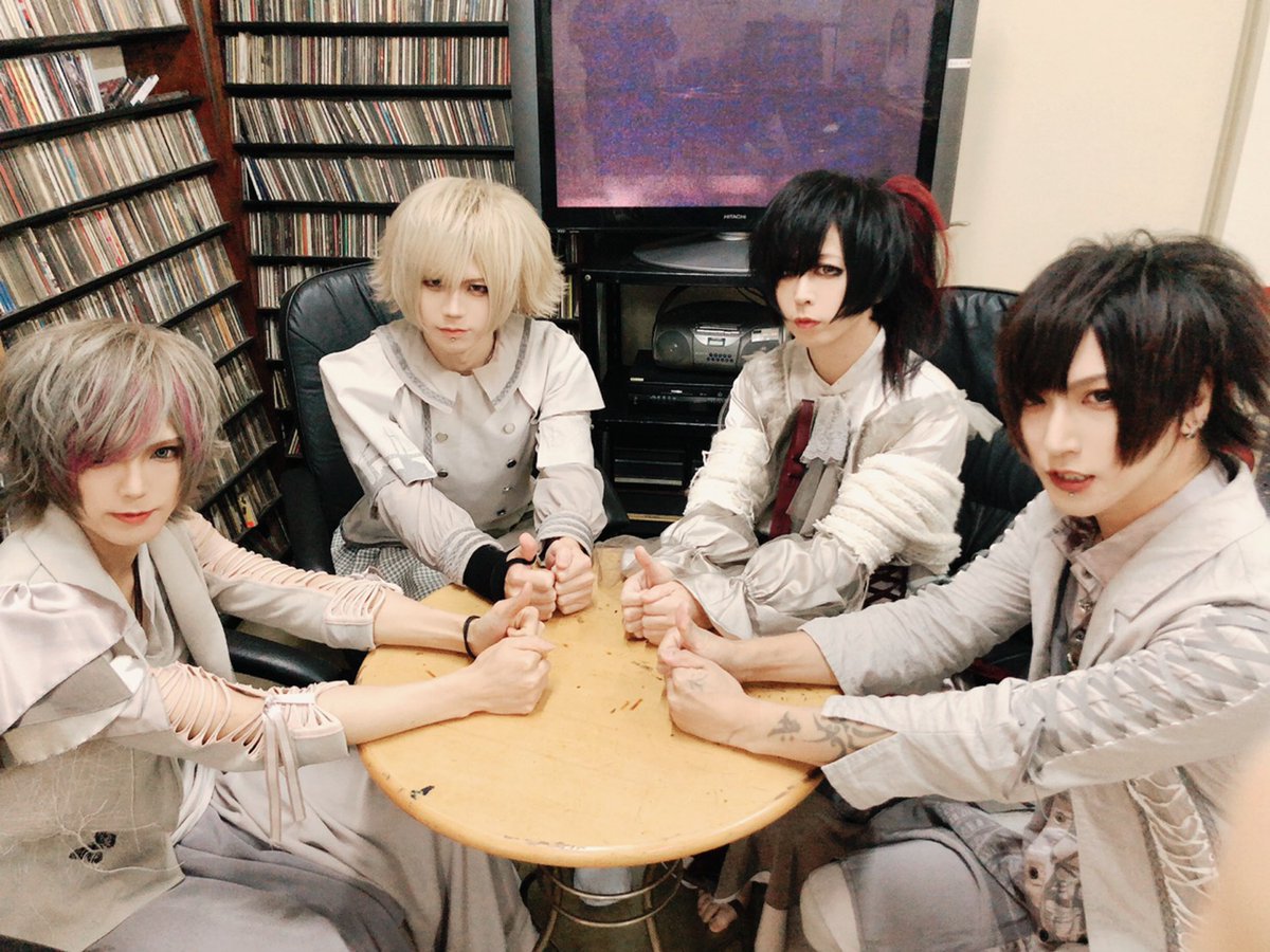 chanty_news's tweet photo. 【本日のセットリスト】

2020年10月23日

しゃらりらりららワンマンツアー

福岡DRUM Be-1

◆PlayList↓↓
https://t.co/5OODDwsOov

◆ツイキャスプレミア配信視聴期間は10月30日まで(配信は本編のみとなります)
https://t.co/jjA3VA3vL1 https://t.co/twfaVKhDQj