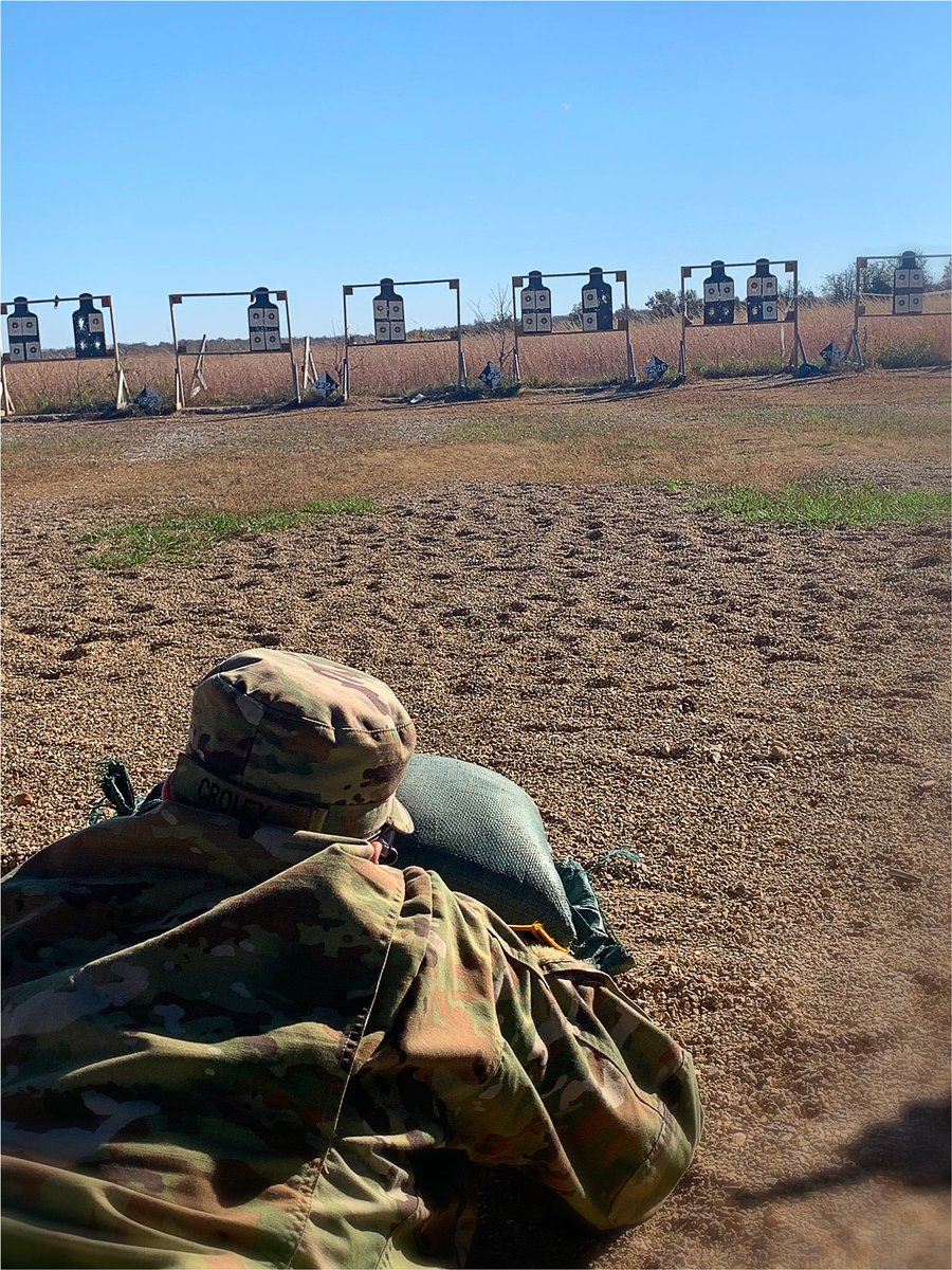 E795thMPBN's tweet photo. Trainees at E795 MP BN conduct a last minute safety brief before going live on the group and zero shooting range. @G7_795_MP @G6_795th @bennettmp45 @RCWO_USAMPS @fortleonardwood @USArmyMPCorps https://t.co/tWn3pKRXFR