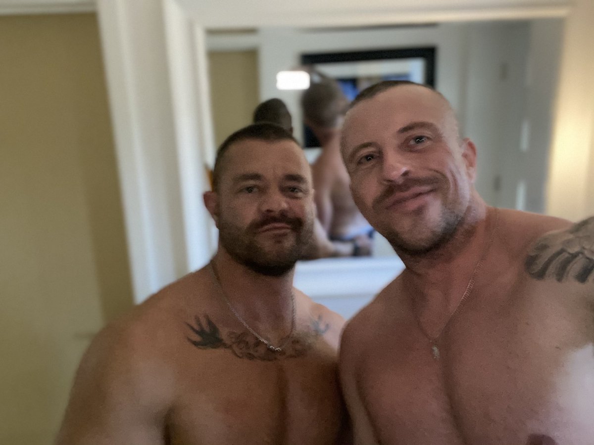EssexSpunk's tweet photo. Retweet if you’d like to be mine and @candrew81 middle spoon 🥄 https://t.co/ar2uMewUOO