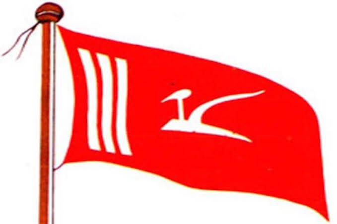 takfirdous's tweet photo. My Flag My Pride 
#Iron_Lady_of_Kashmir 
@MehboobaMufti https://t.co/sveWppwrSz