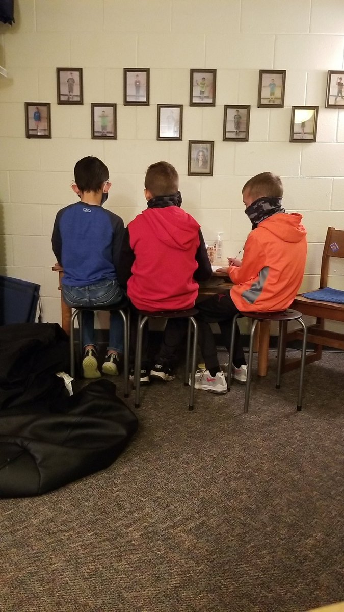MrsHammen's tweet photo. These students asked to use their earned Friday Free Time for a book club in my room. So cool! I absolutely support their idea and can't wait to see what they come up with! #mphawks #seeforyourself #seethestars #readforjoy https://t.co/8XvHjmi7t1
